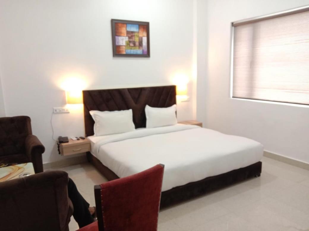 Hotel Lake View By Bookingcare Chhatarpur 外观 照片